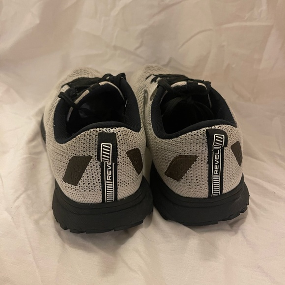 Women’s Brooks Revel 4 White/Black - Picture 8 of 8